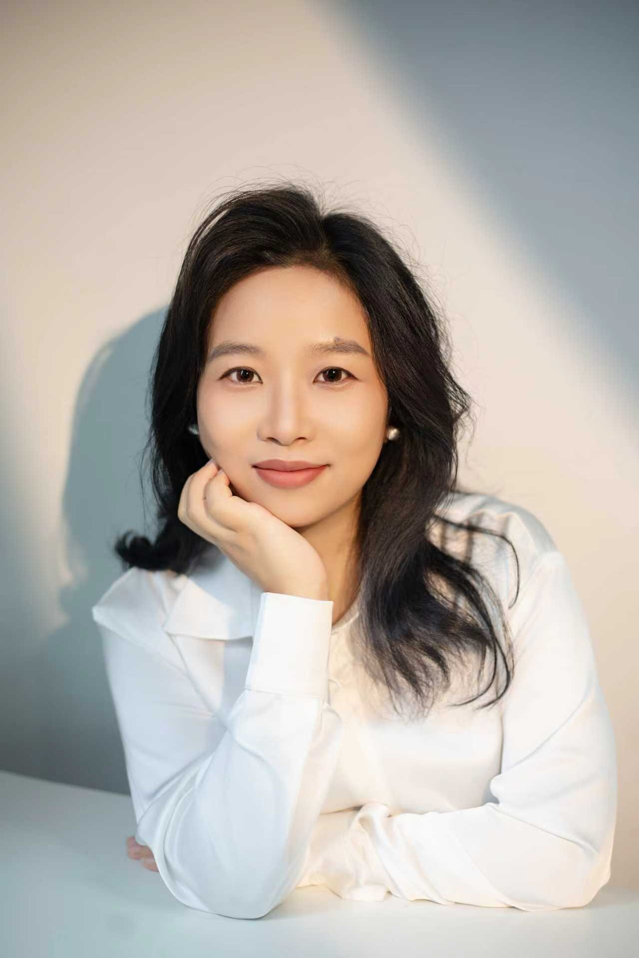 Portrait of Bingyan Gong